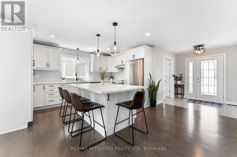 28381839/156-hybrid-street/embrun/russell/ontario/K0A1W0_17