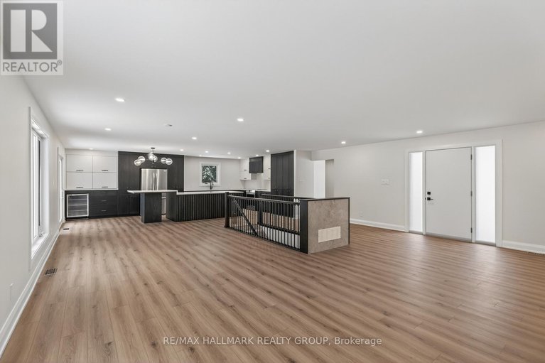29137942/1625-royal-orchard-drive/cumberland-estates/ottawa/ontario/K4C1A9_8