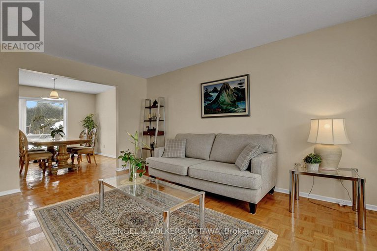 29381933/1016-driftwood-crescent/convent-glen/ottawa/ontario/K1C2P1_16