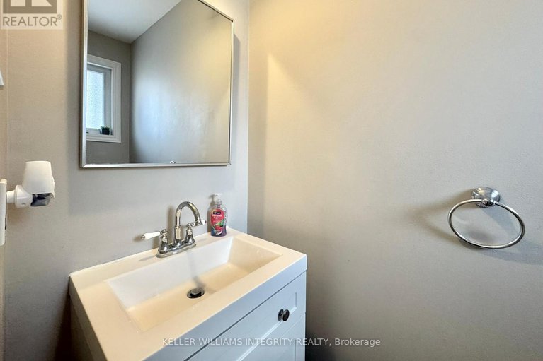 28154215/22-1584-hoskins-crescent/fallingbrookpineridge/ottawa/ontario/K4A2J1_3