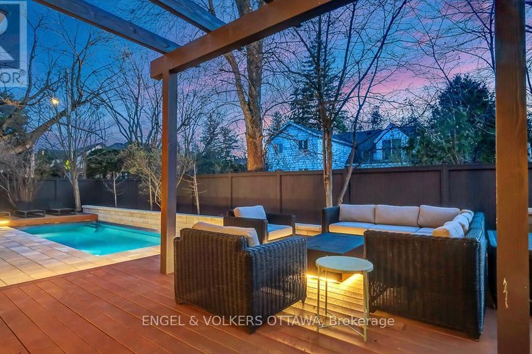 29673243/592-brierwood-avenue/mckellarhighland/ottawa/ontario/K2A2H8_47