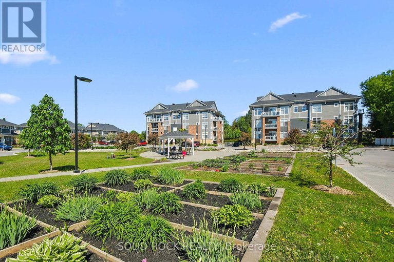 28510618/301-345-elizabeth-cosgrove-private/mer-bleuebradley-estatesanderson-park/ottawa/ontario/K1W0K6_28