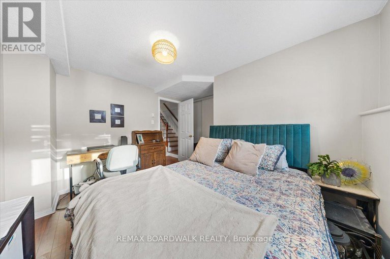 29344607/a-6623-bilberry-drive/convent-glen-north/ottawa/ontario/K1C4N5_27