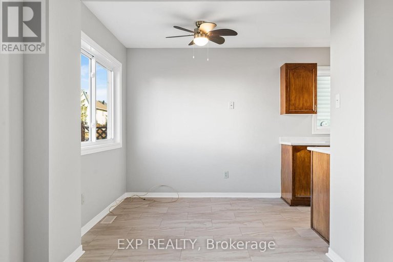 29243224/32-peacock-crescent/cedargrovefraserdale/ottawa/ontario/K2J3P6_9