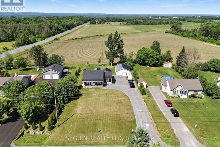 28526584/2785-pattee-road-e/east-hawkesbury-twp/hawkesbury/ontario/K6A0G3_2