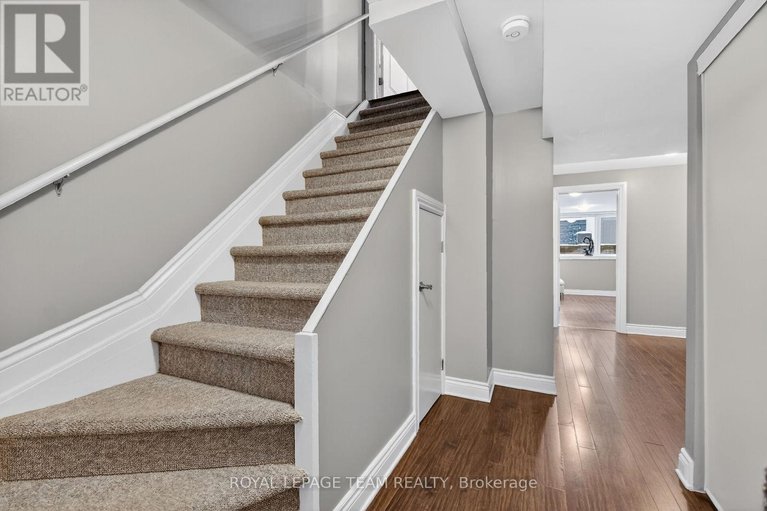 29501223/a-142-a-queen-mary-street/overbrookcastle-heights/ottawa/ontario/K1K1X5_31