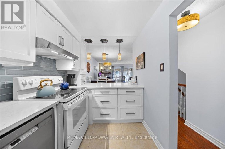 29344607/a-6623-bilberry-drive/convent-glen-north/ottawa/ontario/K1C4N5_7