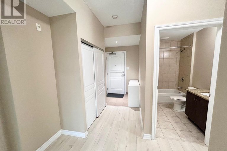 29194138/201-100-roger-guindon-avenue/riverview-park/ottawa/ontario/K1G3Z7_2