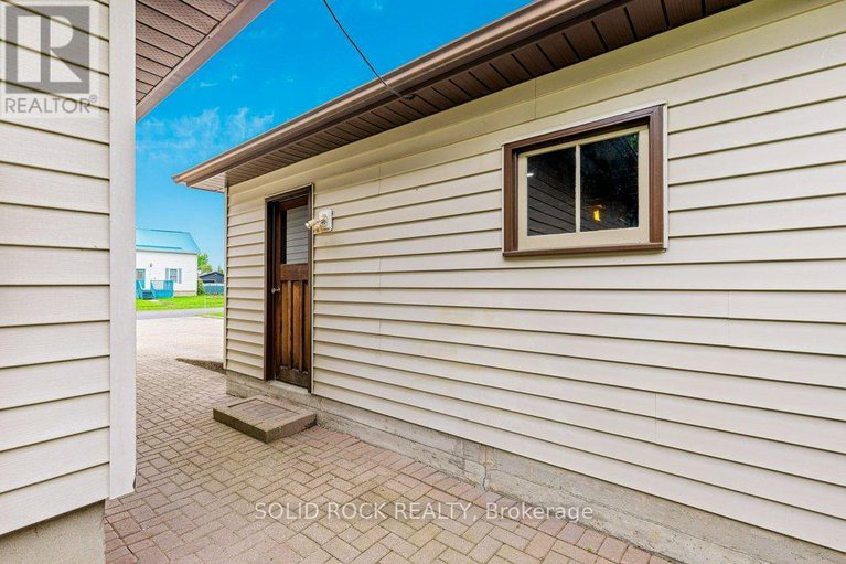 28357814/7-brouse-drive/iroquois/south-dundas/ontario/K0E1K0_3