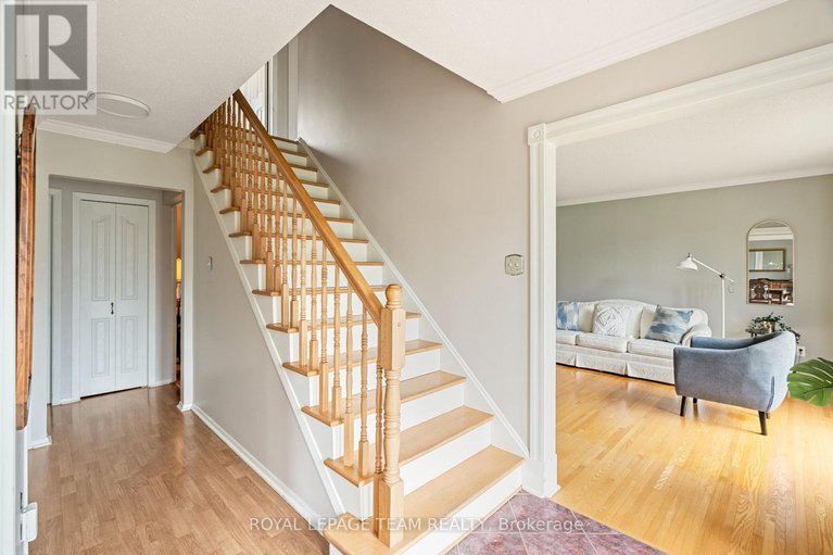 28741168/2128-hubbard-crescent/beacon-hill-north/ottawa/ontario/K1J6L2_18