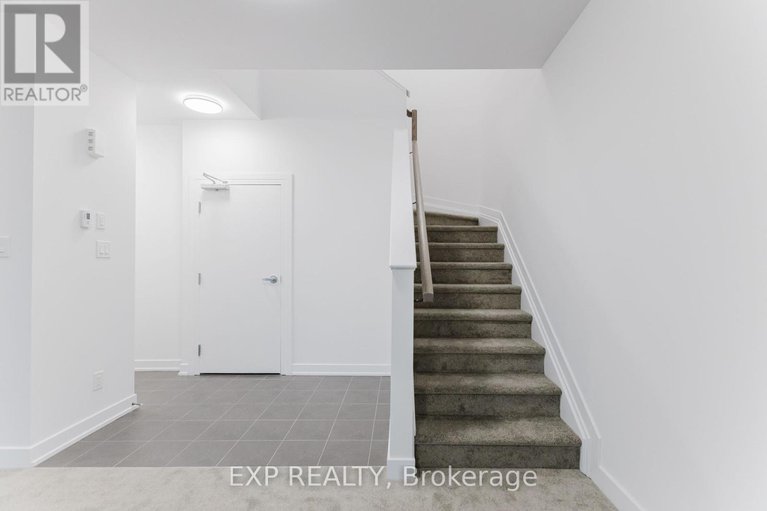 28765726/827-silhouette-private/cedargrovefraserdale/ottawa/ontario/K2J4S3_18