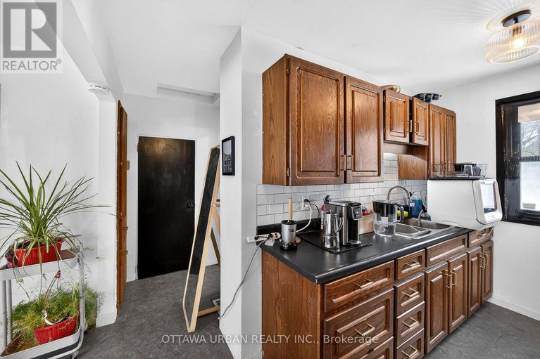 29249912/951-merivale-road/carlington/ottawa/ontario/K1Z6A3_31