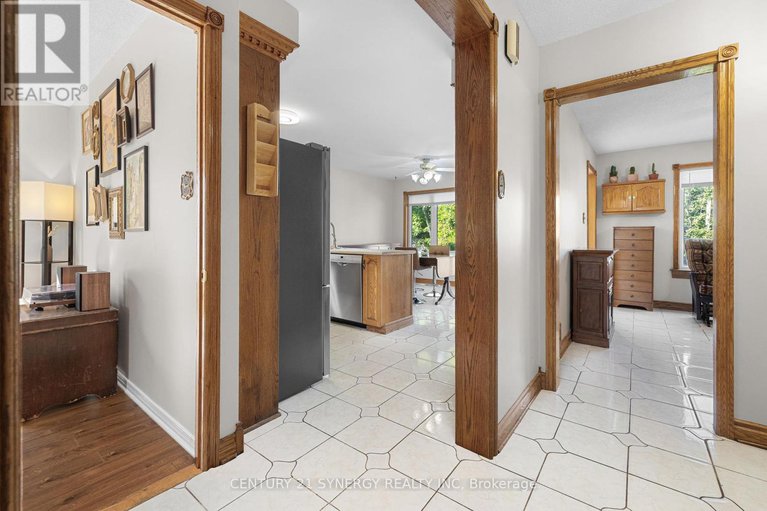 28834728/2034-frank-bender-street/chateauneuf/ottawa/ontario/K1C1M7_6