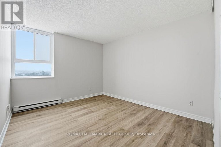 29304653/805-2020-jasmine-crescent/beacon-hill-south/ottawa/ontario/K1J8K5_12