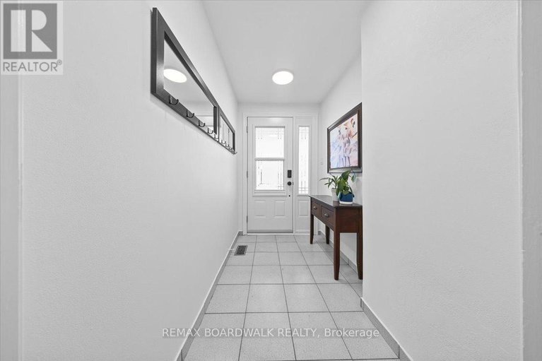 29671423/1837-windflower-way/chapel-hill/ottawa/ontario/K1C5Z8_4