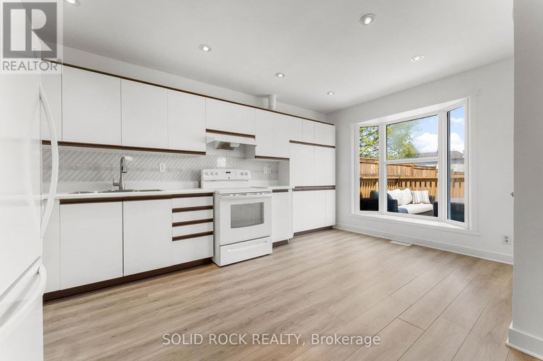 28313092/316-singleton-way/chatelaine-village/ottawa/ontario/K1E2B3_10