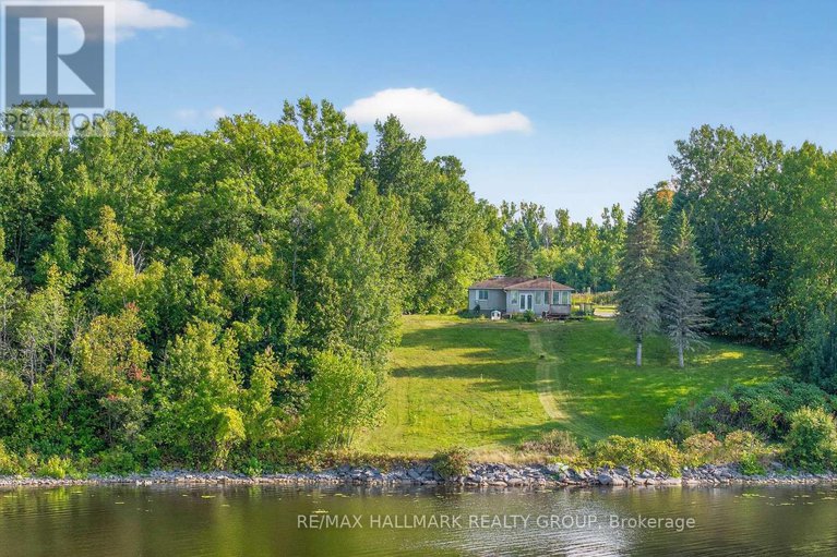 28812451/3855-old-highway-17/clarencerockland-twp/clarence-rockland/ontario/K4K1W2_2