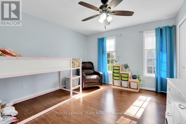 28984527/6-george-street/finch/north-stormont/ontario/K0C1K0_15