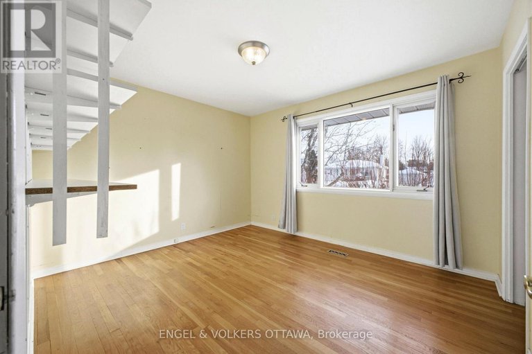 29371717/49-inverness-avenue/borden-farmstewart-farmcarleton-heightsparkwood-hills/ottawa/ontario/K2E6N6_19