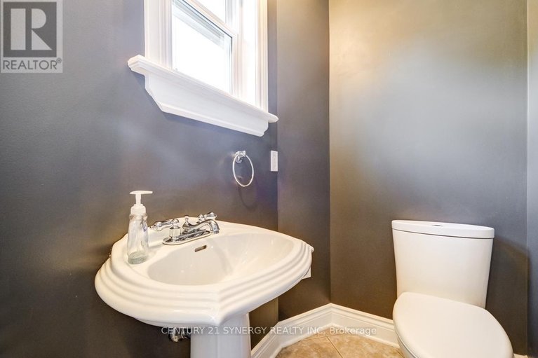 28332843/453-pleasant-park-road/alta-vistafaircrest-heights/ottawa/ontario/K1H5M9_10