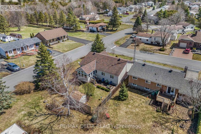 29633176/48-stephens-street/vankleek-hill/champlain/ontario/K0B1R0_40