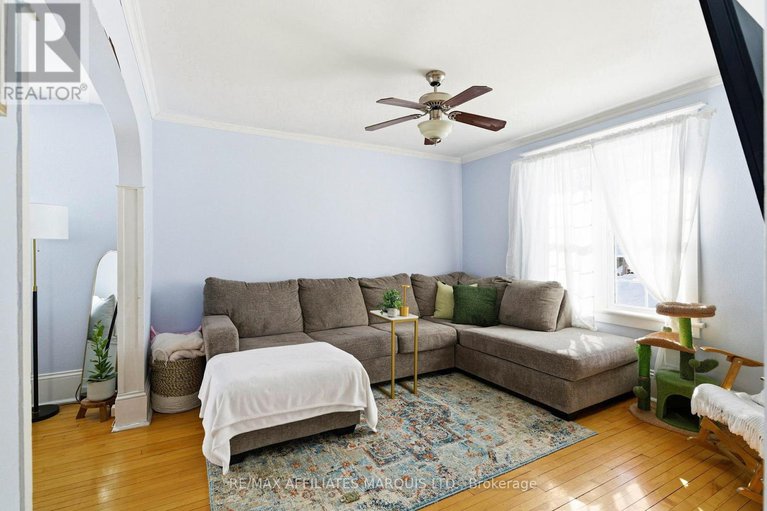 29365860/14-spring-street/maxville/north-glengarry/ontario/K0C1T0_9