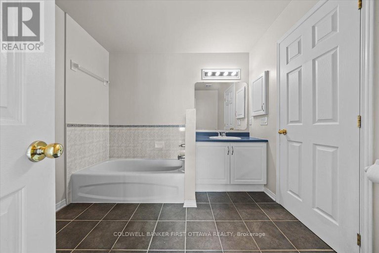 28806487/18-maxton-private/beacon-hill-south/ottawa/ontario/K1J1J2_21