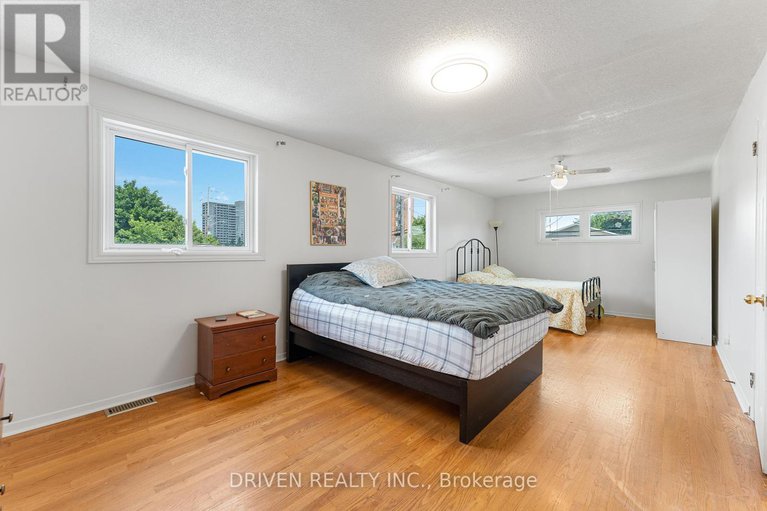 28639886/876-pinecrest-road/fairfield-heights/ottawa/ontario/K2B6B2_15