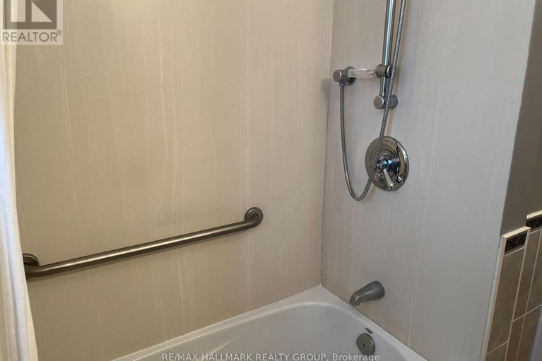 29213611/841-dundee-avenue/queensway-terrace-north/ottawa/ontario/K2B5S8_16