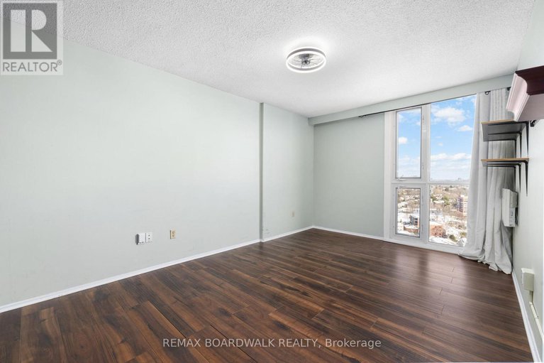 29160518/2305-1025-richmond-road/woodroffe/ottawa/ontario/K2B8G8_14