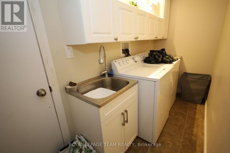 29451027/2194-niagara-drive/applewood-acres/ottawa/ontario/K1H6L2_26