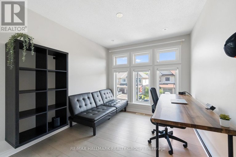 29563241/735-morningstar-way/mer-bleuebradley-estatesanderson-park/ottawa/ontario/K1W0G6_28