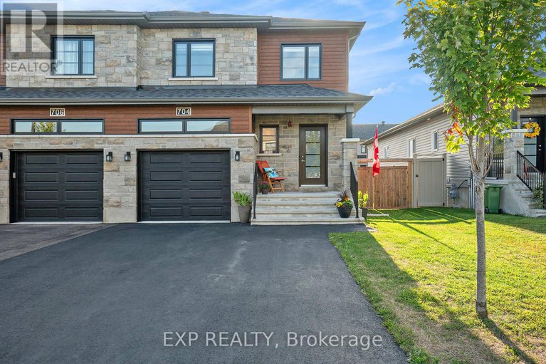 28850981/704-azure-street/village-of-russell/russell/ontario/K4R1E5_2