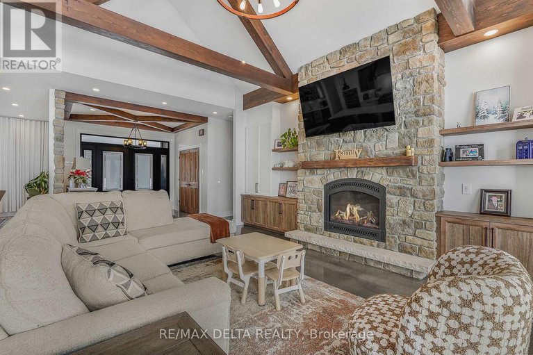 29456390/3815-old-highway-17-road/clarencerockland-twp/clarence-rockland/ontario/K4K1W2_9