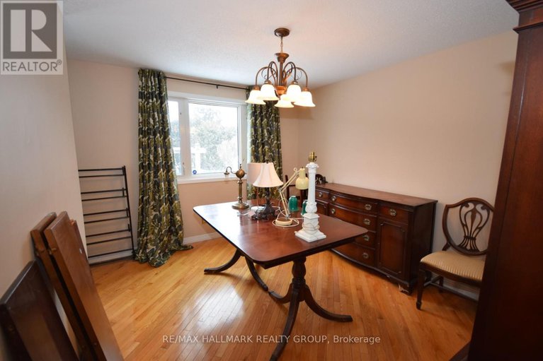 29219493/1749-des-prairies-avenue/queenswood-heights-south/ottawa/ontario/K1E2R1_2