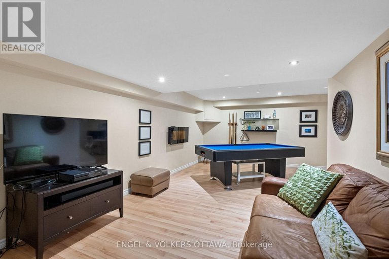 28604093/935-fieldown-street/cumberland-ridge/ottawa/ontario/K4C1B9_28