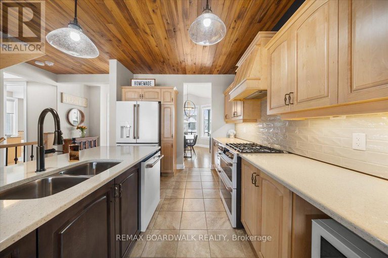 29297524/813-platinum-street/clarencerockland-twp/clarence-rockland/ontario/K4K0J2_7