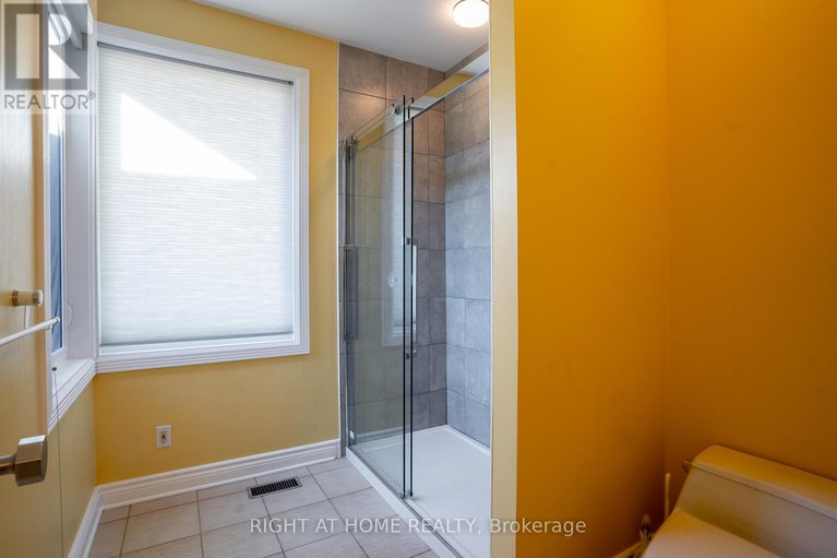 29001389/5-burnt-tree-court/cedar-hillorchard-estates/ottawa/ontario/K2R1B8_29