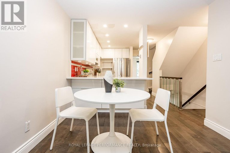 28358632/233-mart-circle/manor-park/ottawa/ontario/K1K4K2_15