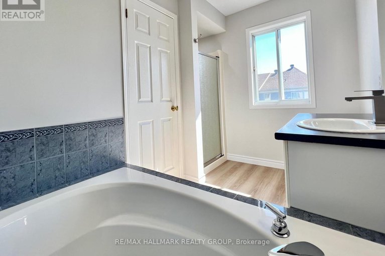 28929398/4-valemont-st-street/barrhaven-east/ottawa/ontario/K2G6W2_19