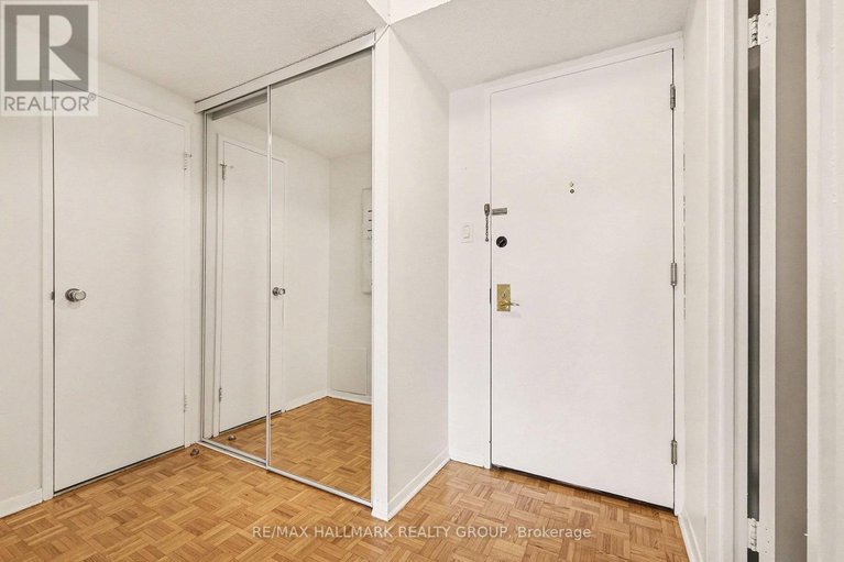 29208342/350-505-st-laurent-boulevard/viscount-alexander-park/ottawa/ontario/K1K3X4_4