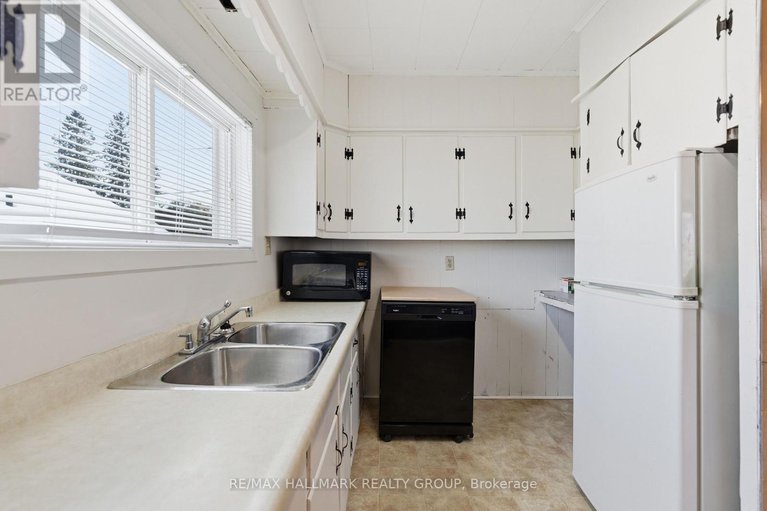 29286684/521-nelson-street-w/hawkesbury/ontario/K6A2K3_14