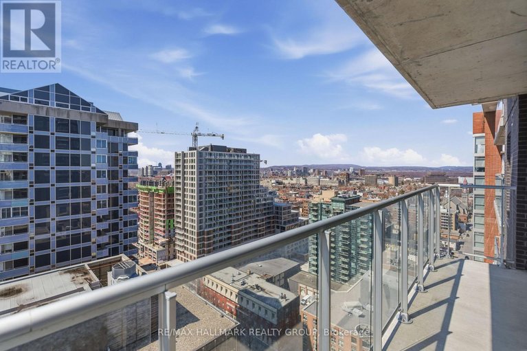 29589386/2001-180-george-street/lower-townbyward-market/ottawa/ontario/K1N0G8_4