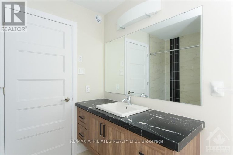 26961653/441-aurora-street/sunset-flat/embrun/ontario/K0A1W0_14