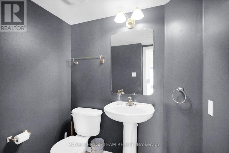 29094065/16-414-hillsboro-private/emerald-meadowstrailwest/ottawa/ontario/K2M3A8_17