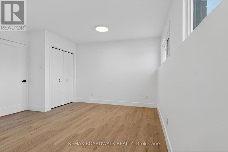 29437074/38-courtney-road-w/glencairnhazeldean/ottawa/ontario/K2L1L8_25