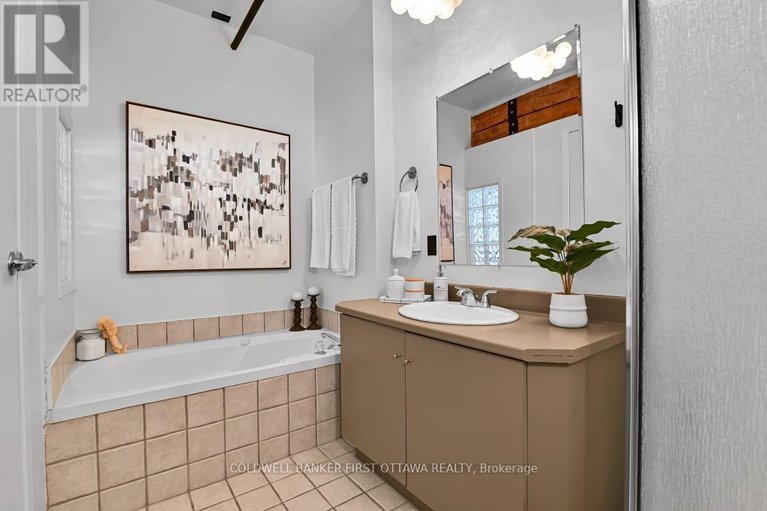 29473446/303-95-beech-street/west-centre-town/ottawa/ontario/K1S3J7_33