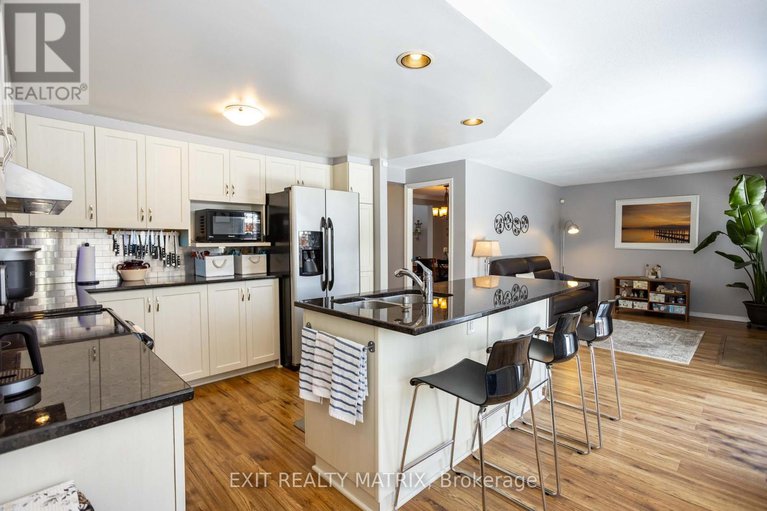 29422357/1879-rosewind-court/chapel-hill/ottawa/ontario/K1C7E3_20