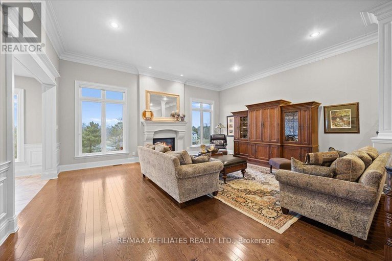28568193/1530-creagan-court/cumberland-estates/ottawa/ontario/K4C0A5_11