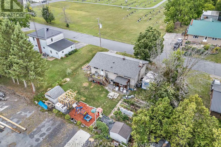 28888349/94-peel-street-e/alexandria/north-glengarry/ontario/K0C1A0_36
